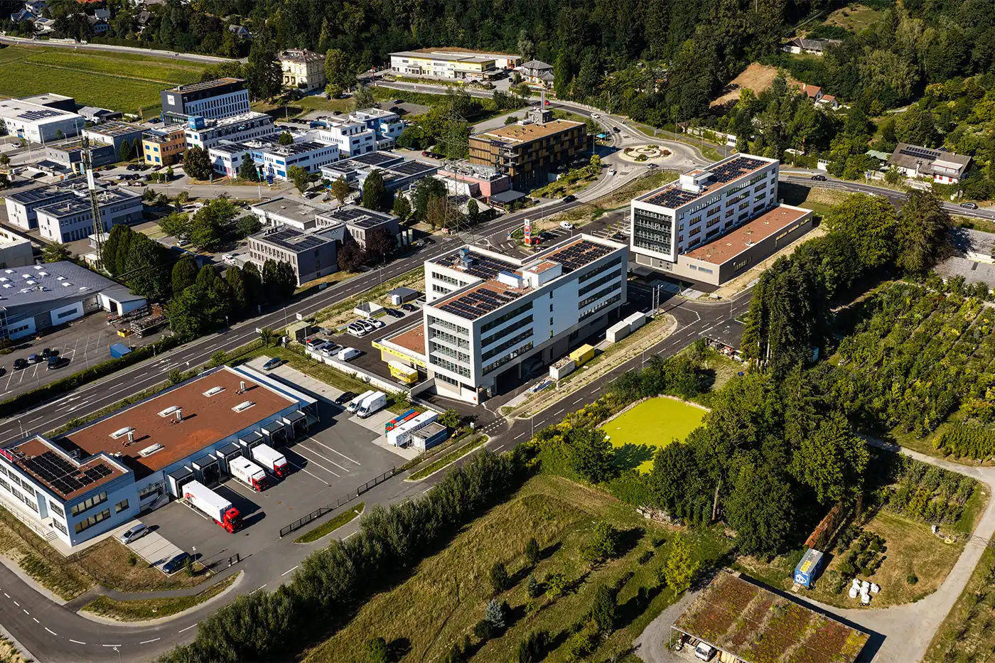 Teslastraße 1-3