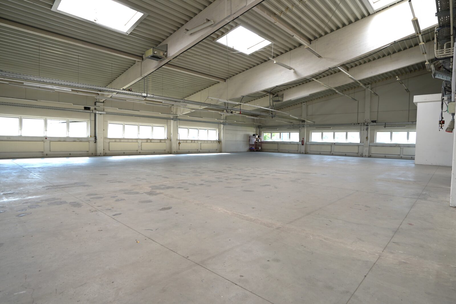 Hallen und Bürokombination – Bild 3