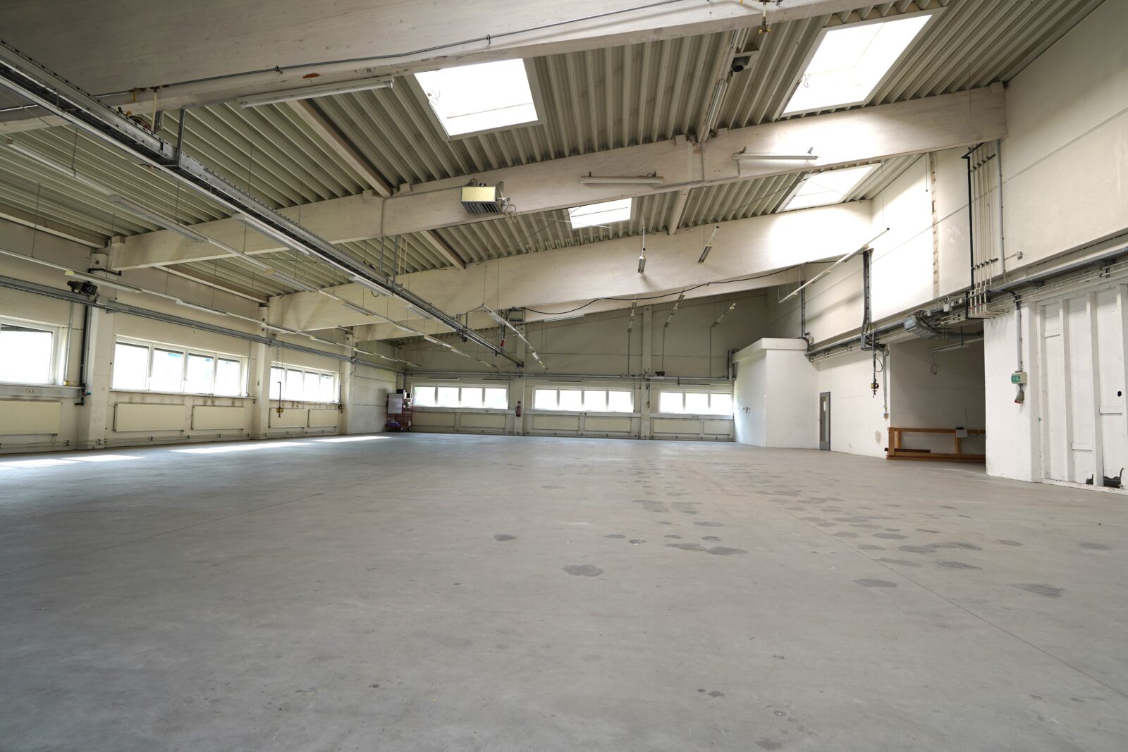 Hallen und Bürokombination – Bild 2